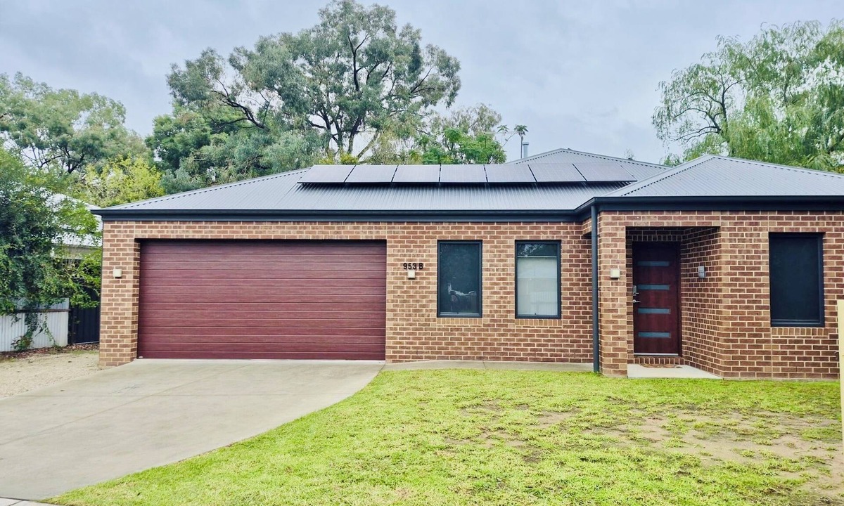 Glenroy House | New, Modern Property built in 2021 * Close to Town