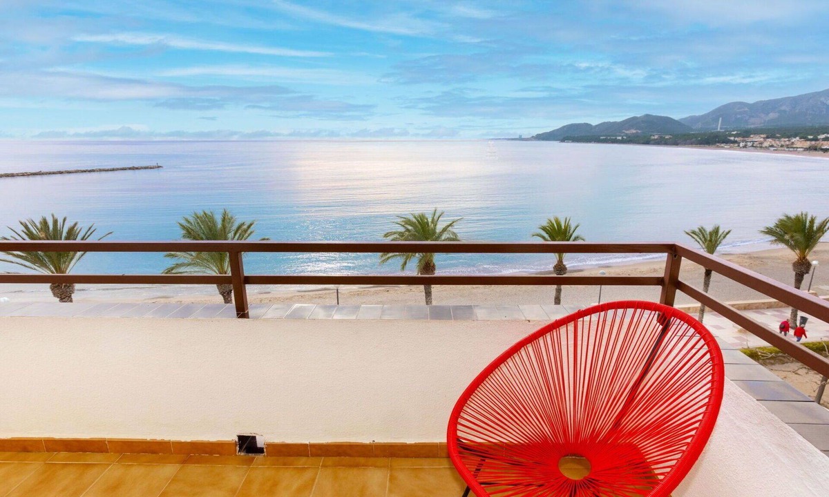 L'Hospitalet de l'Infant Apartment | Nice apartment for 6 guests with A/C, WIFI, TV and terrace