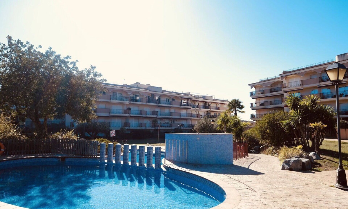 Sant Carles de la Rapita Apartment | Nice apartment for 4 people with WIFI, A/C, pool, TV and terrace