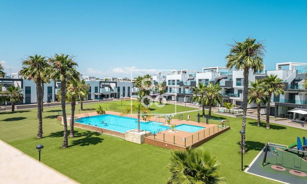 Guardamar del Segura Apartment | Oasis Beach Sunscape Penthouse, Private rooftop and resort wellness by OYOOSTAYS