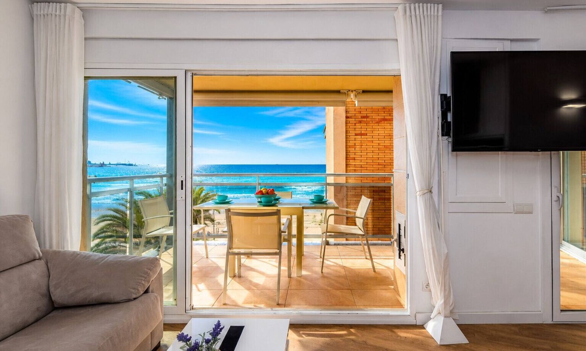 La Pineda Apartment | PINEDA BEACH - Sea Views