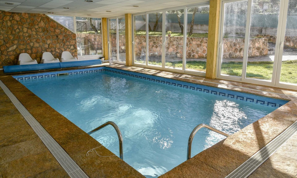 Los Angeles de San Rafael Villa | Piscina Climatizada Casa Puente Albor