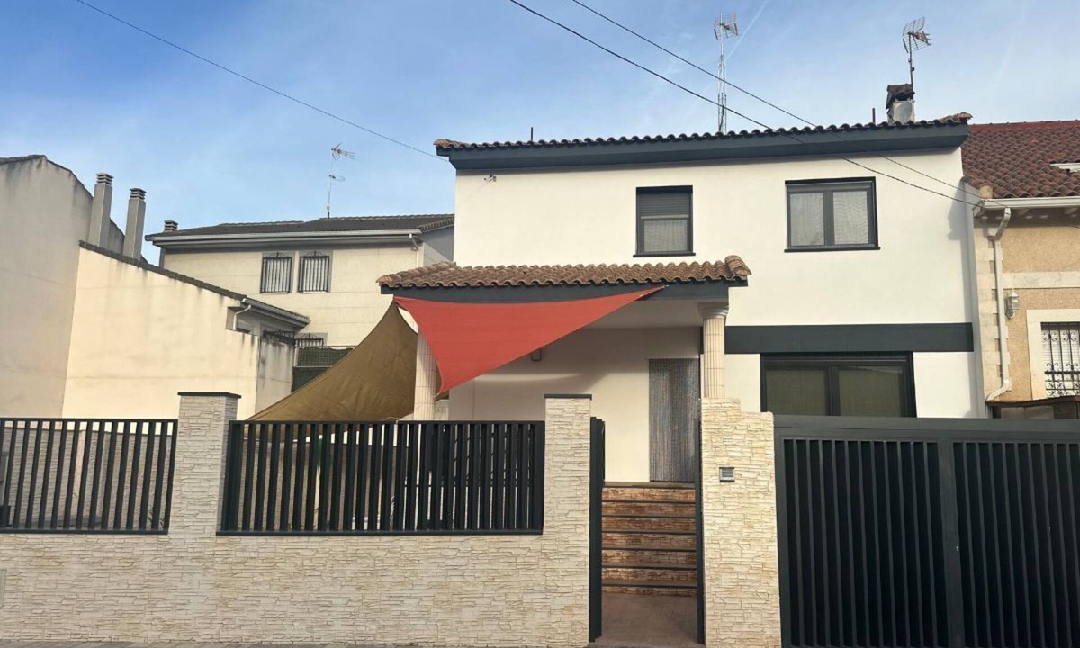 Villarejo de Salvanes Cottage | Rural House with Swimming Pool, Barbecue, Paddle Tennis and Events Room.