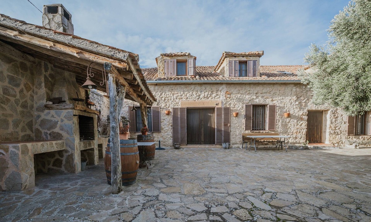Duraton House | Rural House 'El Escondite De Los Duendes' with Mountain View, Private Garden and Wi-Fi