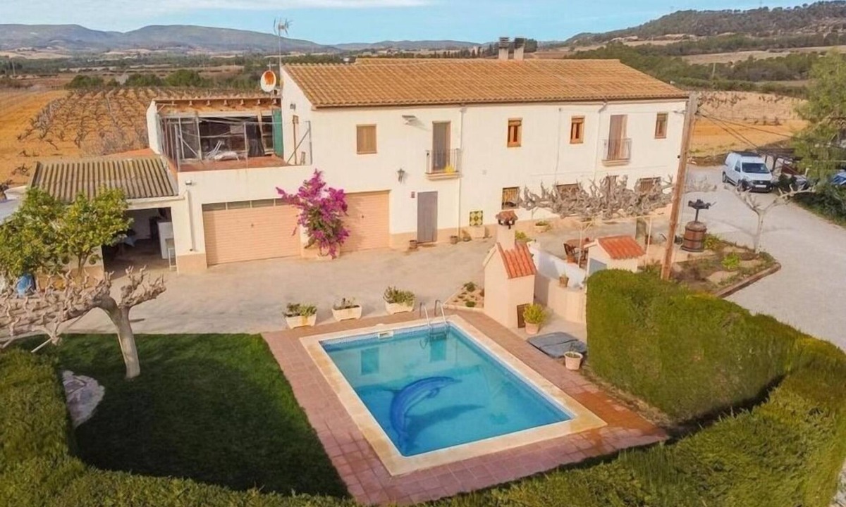 El Pla del Penedes Cottage | Rural House Más PRAT (with swimming pool)