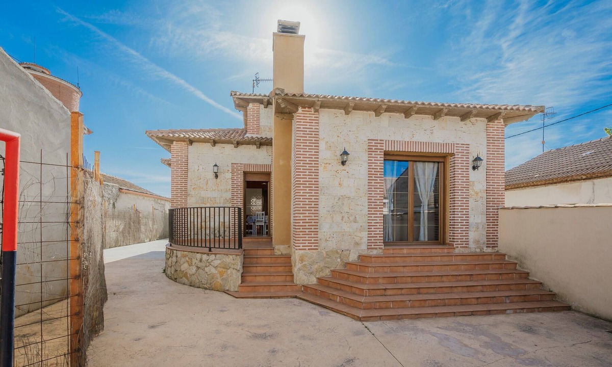 Coca House | Rural House Los Alisos with Private Pool and Terrace in Coca, Segovia