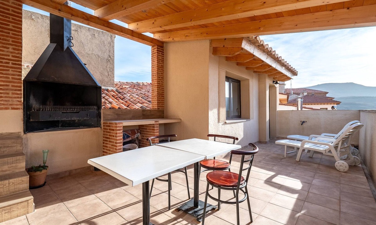 Ejulve House | Rural House 'Sierra De Majalinos' with Mountain Views, Wi-Fi and Air Conditioning