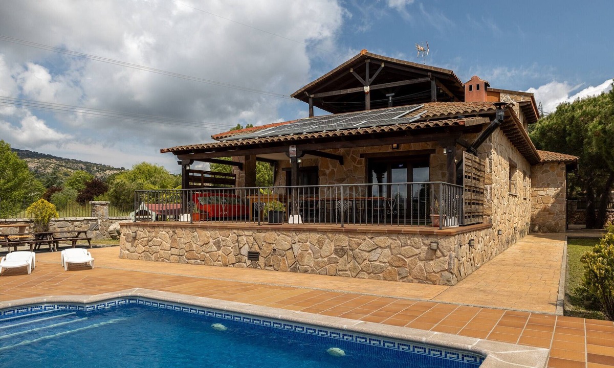 El Berrueco House | Rural House Sierra Norte Madrid with Private Pool and Mountain Views