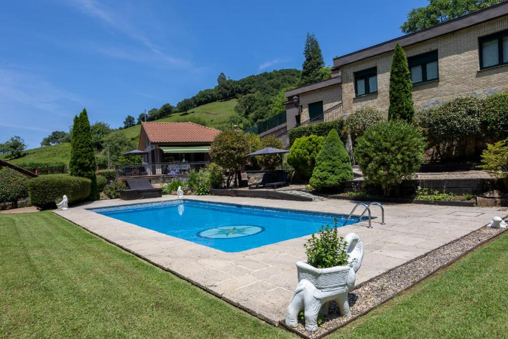 Bermeo Villa | SARREN Villa Pool
