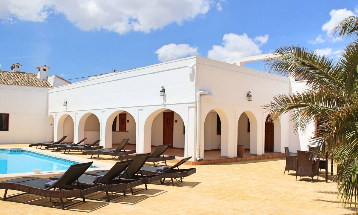 Villena House | Schönes Haus in Villena mit fabelhaftem Pool by Interhome