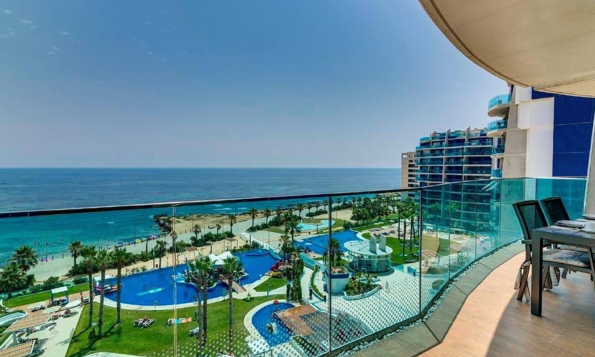 Punta Prima Apartment | Sea Senses' Suite mit Gemeinschaftspool by Interhome