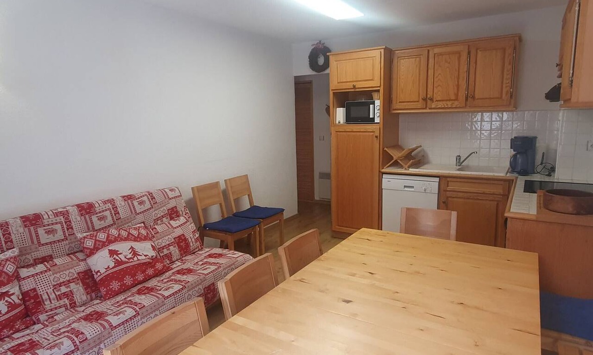Valfrejus Apartment | Spacious 10-person apartment in Valfréjus center