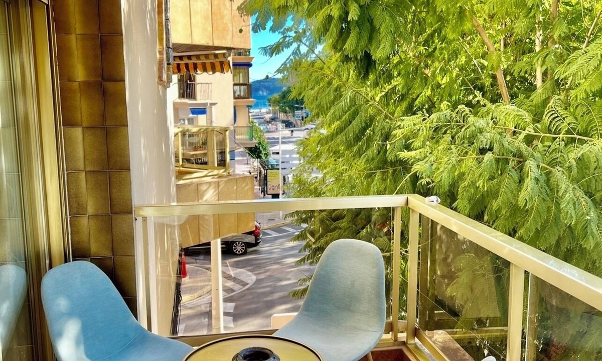 Aduanas Apartment | Spacious 3-bedroom apartment with AC, steps from the beach in charming Jávea.