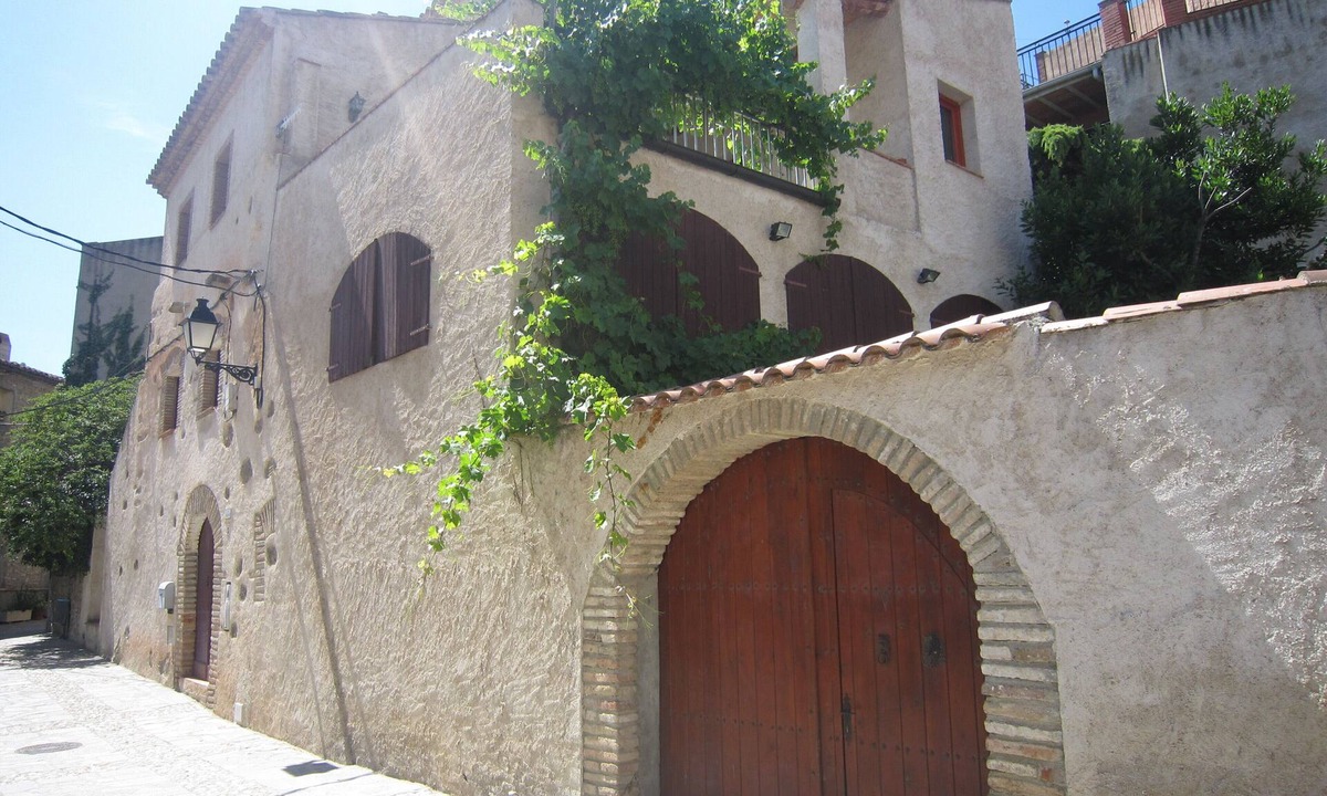 Torroja del Priorat Apartment | Spacious, bright vacation apartment in Priorat Pet-friendly, garden + terrace