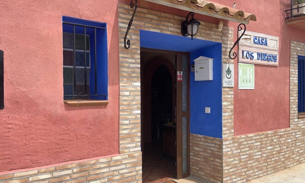 Navarrete del Rio House | Spacious Country House for 12–15 Guests, Fenced Garden, BBQ, Pet Friendly, Near Calamocha