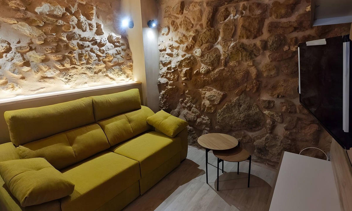 Ademuz Apartment | Studio 'La Bodega' with Wi-Fi