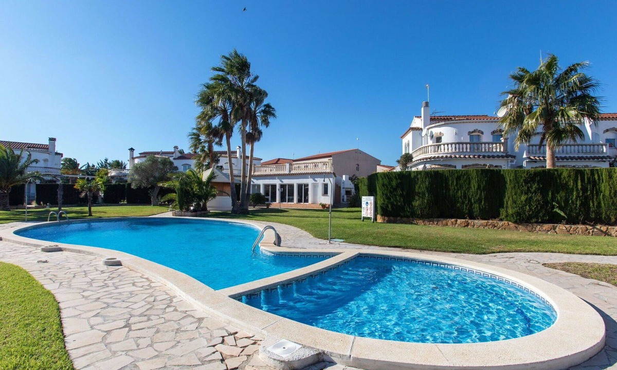 Costa del Zefir Villa | Stunning private villa for 6 people with pool, A/C, WIFI, TV and patio