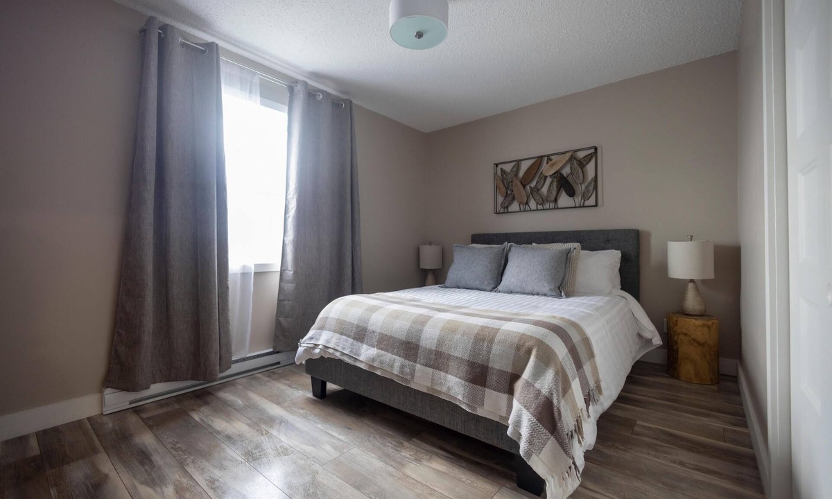 Rouyn-Noranda Apartment | Two-bedroom flat + sofa bed in the city centre (Le Court-toit)