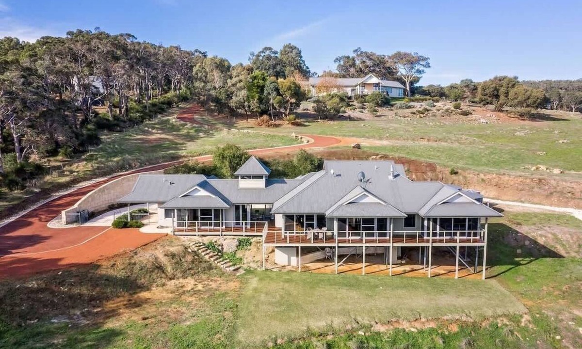 Yallingup House | Valley Views—Elevated Hilltop Escape near Beaches