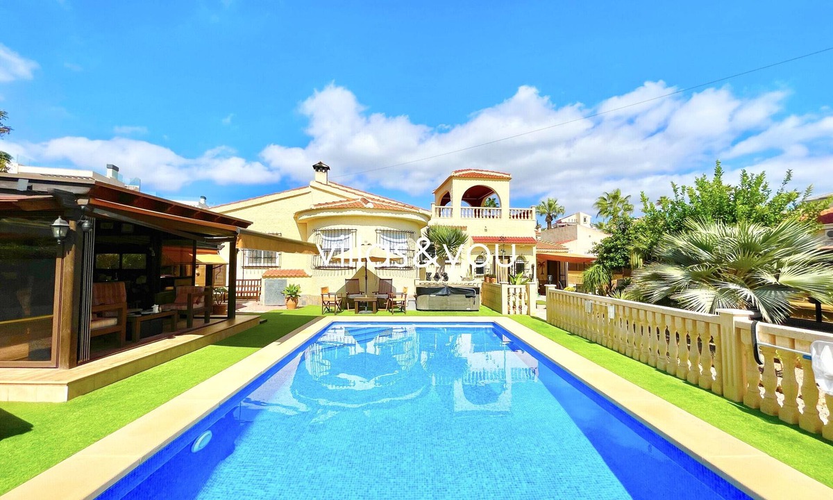 Quesada Villa | Villa Agave Ciudad Quesada by Villas&You