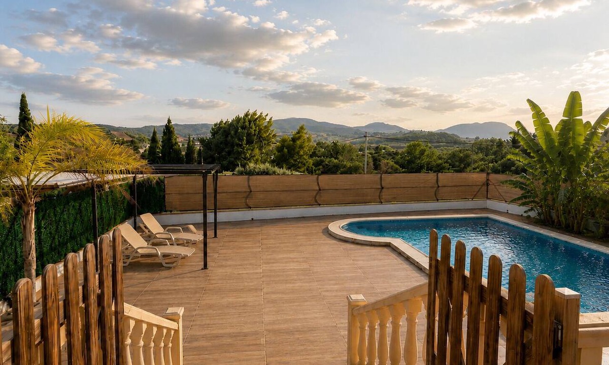 Canadas de San Pedro Ski Chalet | Villa Alegría | La Atalaya, El Cobijo, and El Encuentro