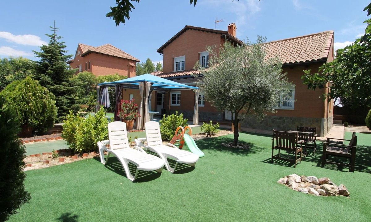 Aranjuez Ski Chalet | Villa Begoña. TuCasaTemporal
