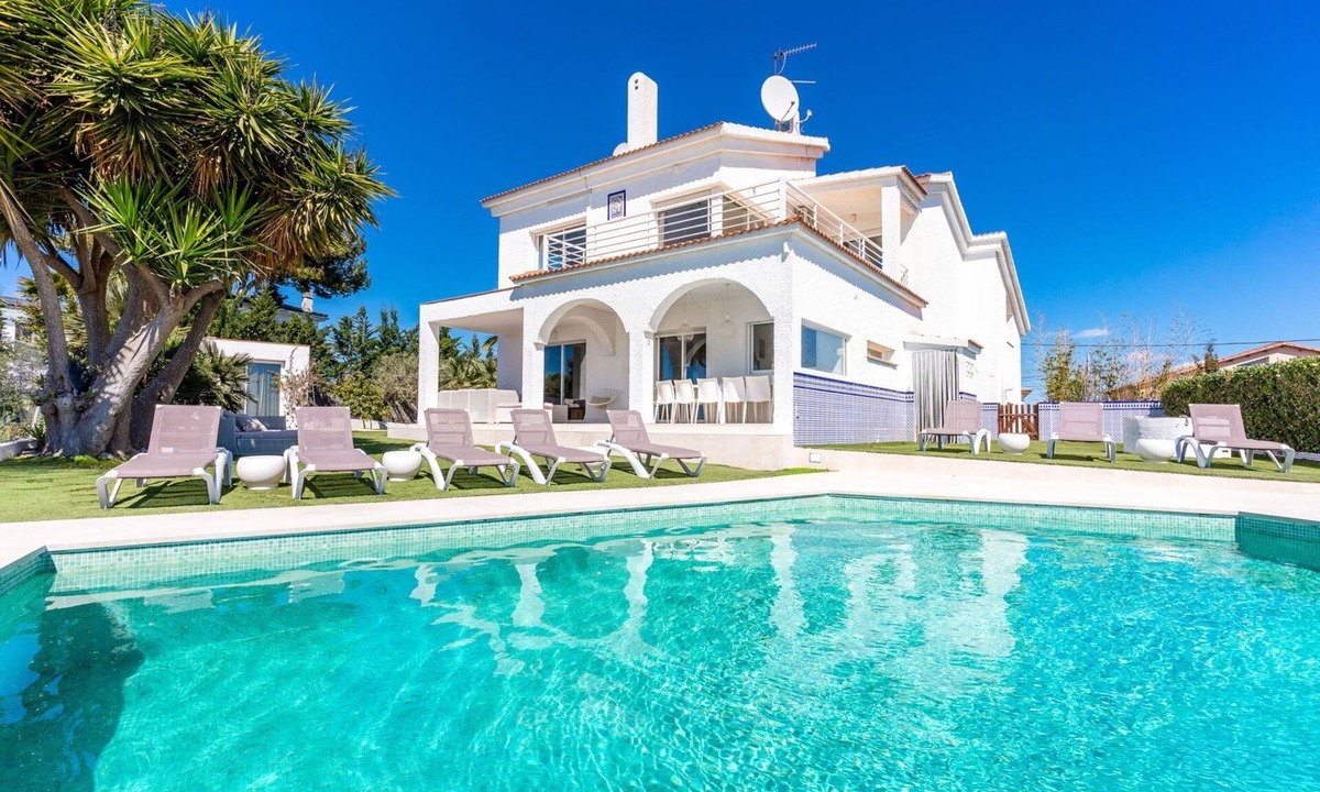 Sant Pere de Ribes Villa | Villa California I - Seven Bedroom Villa, Sleeps 14