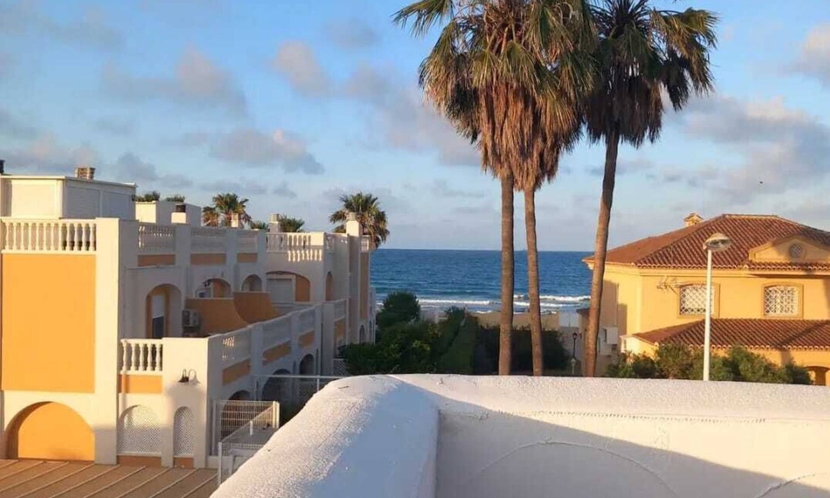 Cullera Ski Chalet | Villa in front of the bay of Cullera