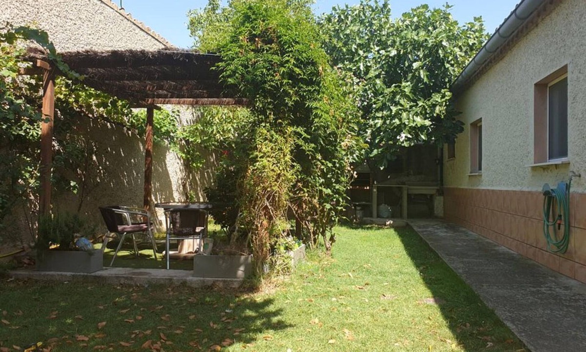 Murillo El Cuende Cottage | Villa in Rada with Garden and Barbecue