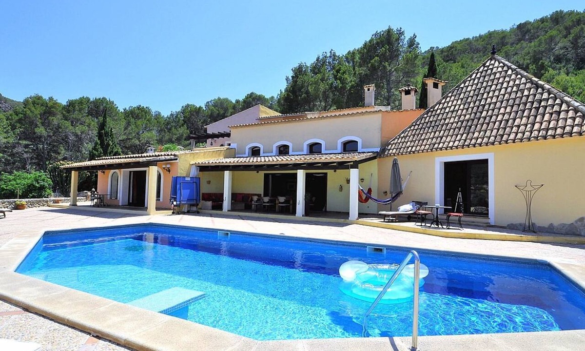 Andraitx House | Villa LA PERLA NEGRA- Finca con piscina privada en Andratx. Familias. Ping Pong by Interhome