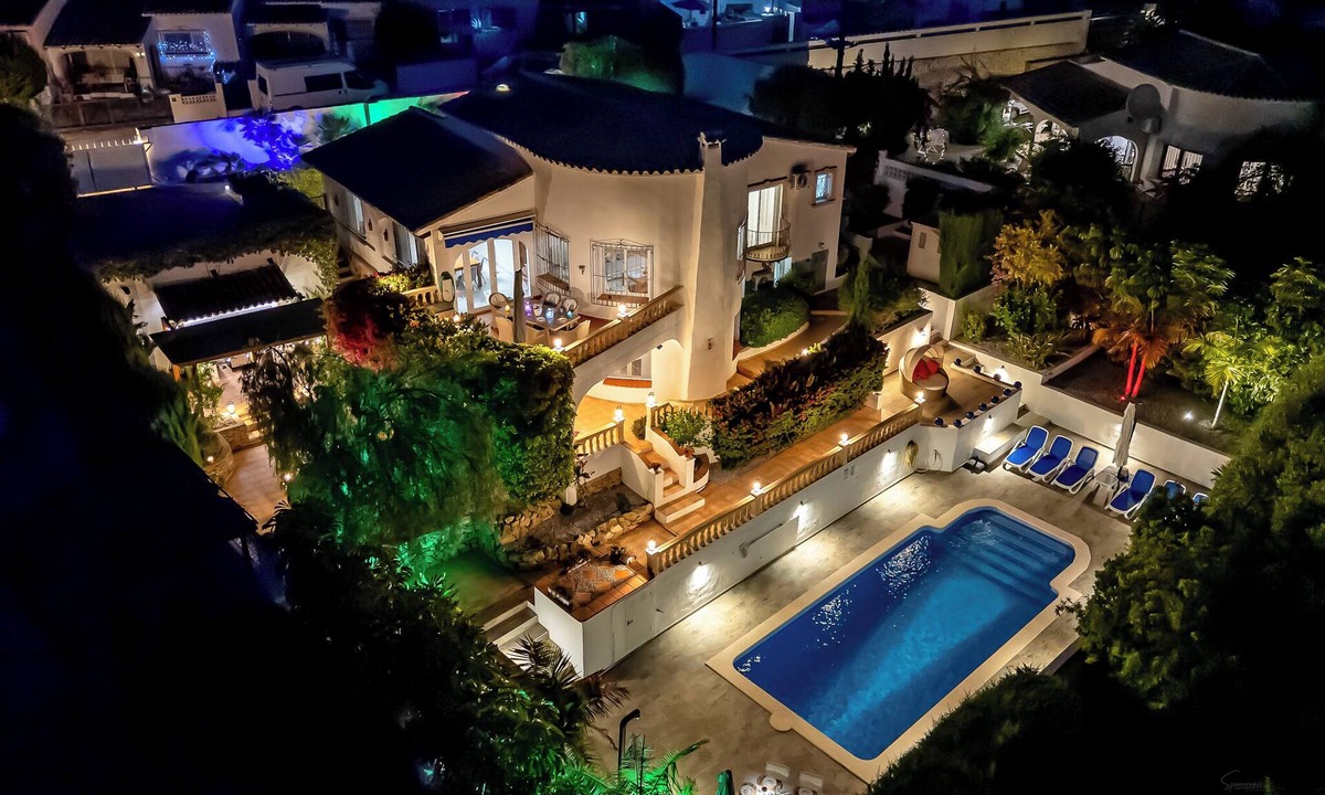 La Sabatera Villa | VILLA SERENE, Moraira 4 ensuite bedrooms, walking distance to shops, restaurants