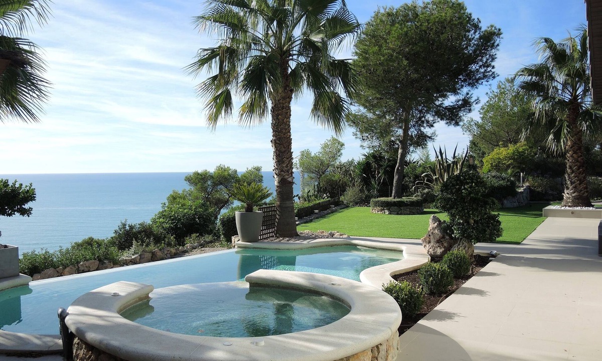 Sitges Villa | Villa Vista, Breathtaking Sea Views, Stylish garden , Peaceful Location ,