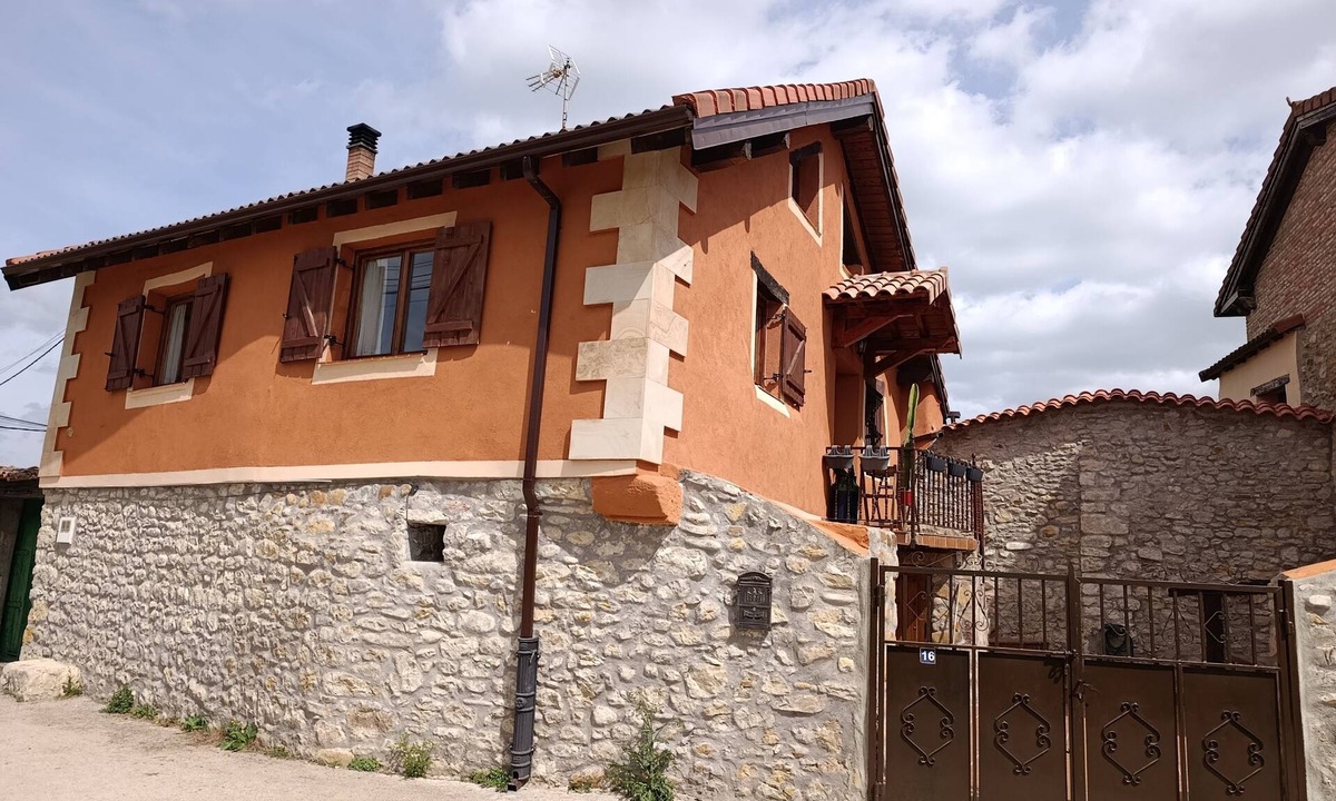 Cuestaedo Cottage | WHOLE HOUSE WITH PATIO AND TXOKO AT 50 MIN. IDEAL FOR FAMILIES AND COUPLES