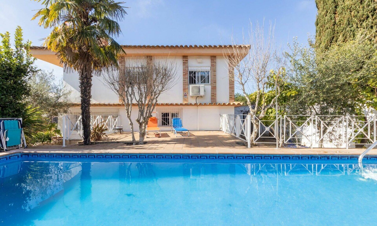 Tamarit House | Wonderful private villa for 9 people with A/C, private pool, WIFI, TV, balcony and pets allowed