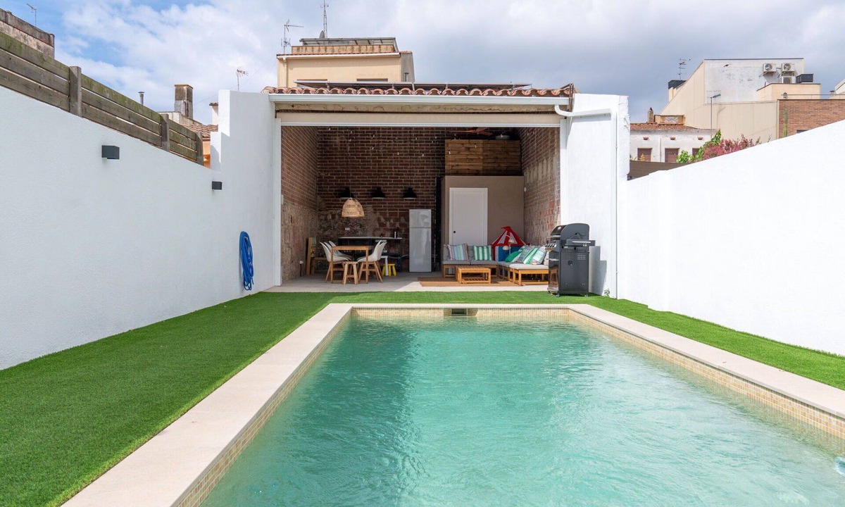 Malgrat de Mar House | Wonderful villa for 7 people with A/C, WIFI, private pool, TV and patio