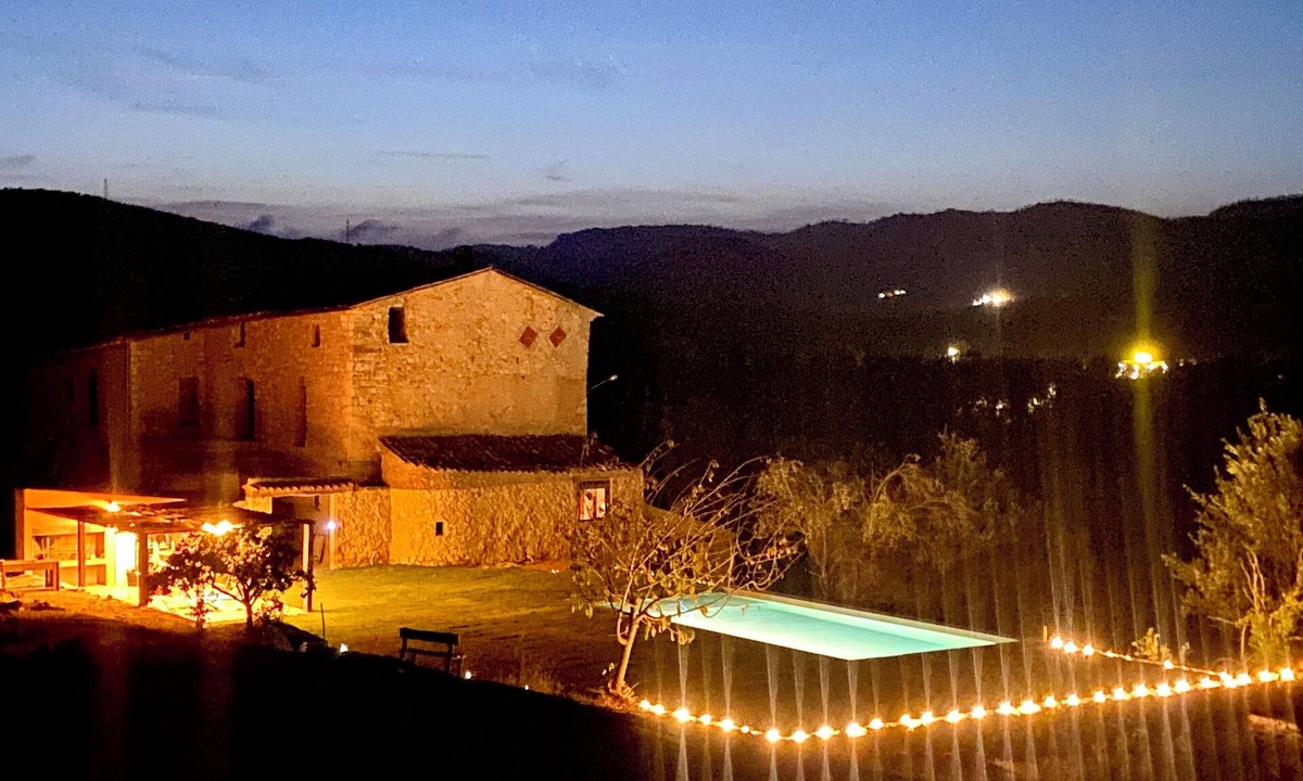 Santa Maria de Miralles House | XV century farmhouse, rural house, no neighbors, swimming pool, barbecue, fireplace.