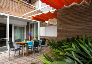 80 m² Apartment ∙ 5 guests in Dreta de l'Eixample