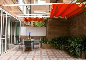 80 m² Apartment ∙ 5 guests in Dreta de l'Eixample
