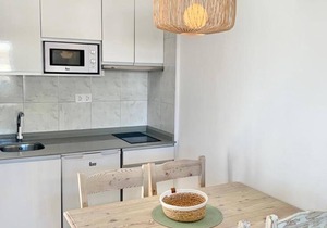 Apartment Close to the Beach with Pool Access, Private Terrace, Air Conditioning and Wi-Fi