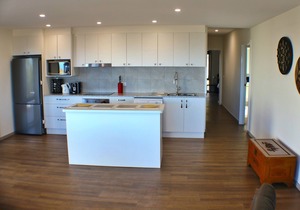 Pambula Beach Holiday Retreat - 2 Queen bedrooms, 12pm checkout in Pambula Beach