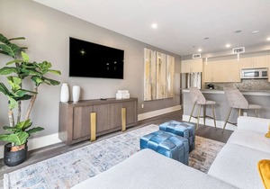 🎺SOPHISTICATED SOUTHERN PENTHOUSE DOWNTOWN CONDO! Large Living Area + Spacious Private Terrace! in New Orleans