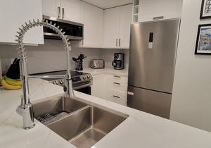 Updated Stoney Creek Condo in Whistler Village. Great Pool & Hot Tub Area. in Whistler