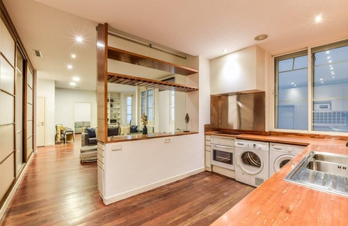 Justicia Apartment | 12-Guest Haven Near Metro
