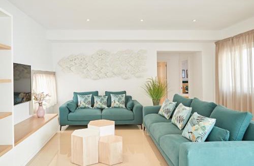 Ibiza Town Villa | 12 Person Ibiza Villa with Pool - Walk to Hï, Ushuaïa & Beach - Can Bossa
