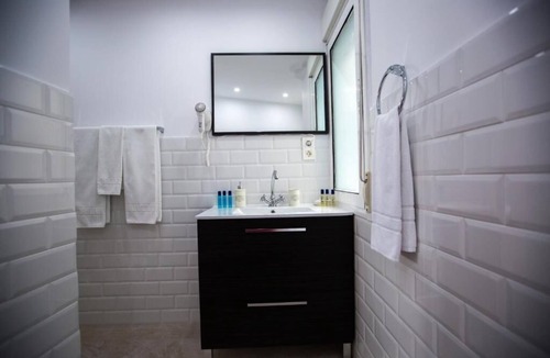 Palacio Apartment | 2-bedroom apartment in beautiful Madrid with AC and fitness room
