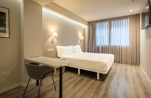 Castanos Hotel | 2 Pet-Friendly Apartments in Strategic Bilbao Location w/Kitchen
