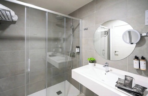 Castanos Hotel | 2 Spacious Units Perfect for Families or Groups Near Bilbao's Best Spots