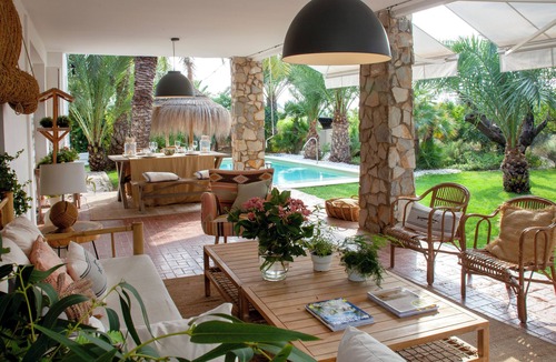 Elche House | A lovely, newly renovated house set in a beautiful garden with palm trees, featuring a private pool