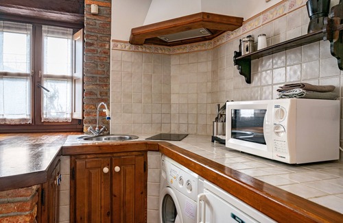 Santianes de Ola House | Acebu Apartment with Mountain Views, Private Terrace and Wi-Fi