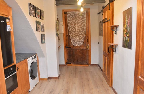 La Pobla de Lillet Apartment | Angepasste rustikale Wohnung für 4 Personen Pobla de Lillet by Interhome